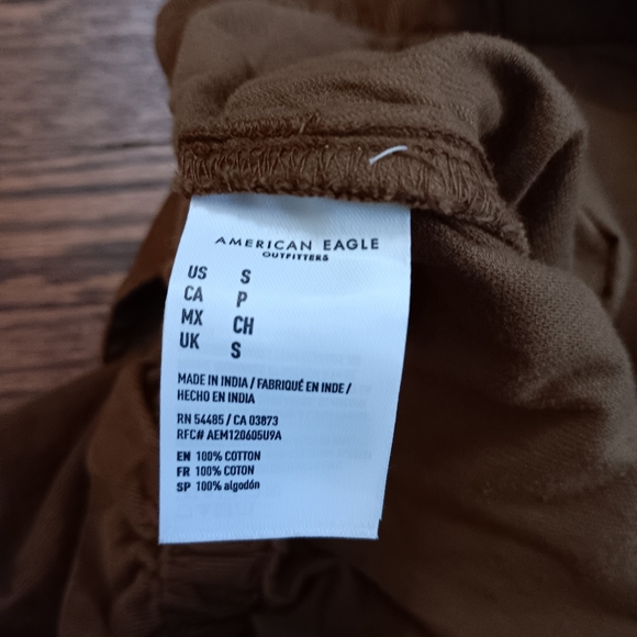 American Eagle, light weight, cropped corduroy Wide legged pants, size small - Picture 10 of 11